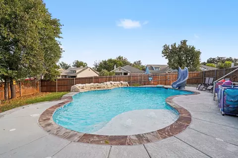 360 Daleview Dr, Kennedale, TX 76060
