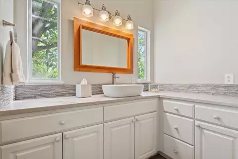 Bath - 1345 Stillwater Rd, Waco, TX 76708 photo 2 of 8