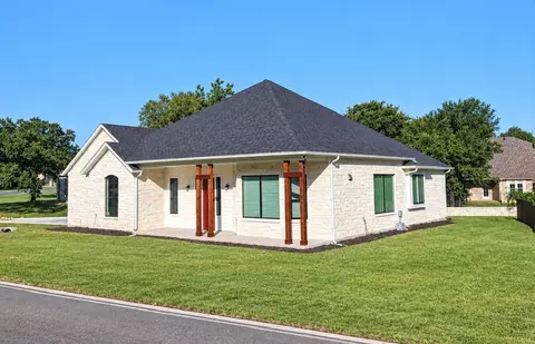 7006 Westover Dr, Granbury, TX 76049