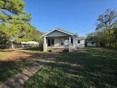 713 W Fannin, Mexia, TX 76667