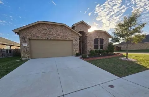 9265 Flying Eagle Ln, Fort Worth, TX 76131