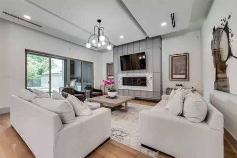 4528 W Amherst Ave, Dallas, TX 75209
