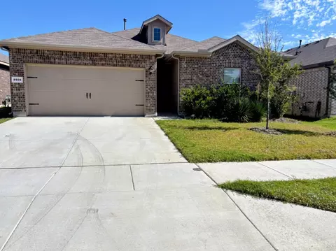 8908 Boulder Oak Blvd, Fort Worth, TX 76131