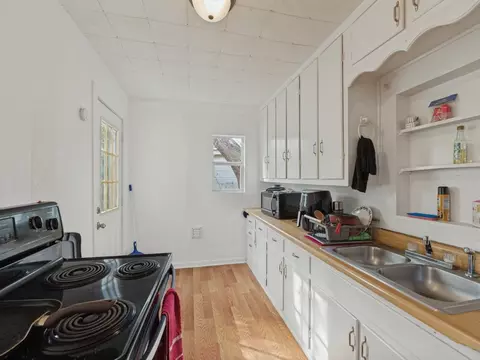 Kitchen - 2009 Pecan St, Commerce, TX 75428 photo 3 of 4