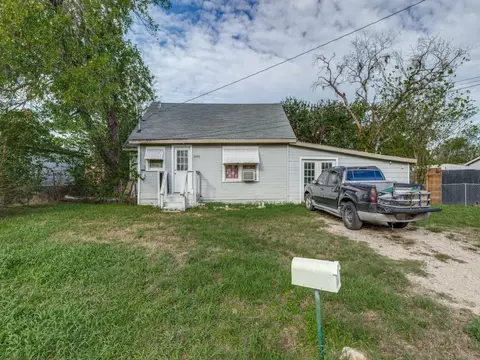 Exterior - 2009 Pecan St, Commerce, TX 75428 photo 2 of 5