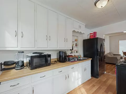 Kitchen - 2009 Pecan St, Commerce, TX 75428 photo 2 of 4
