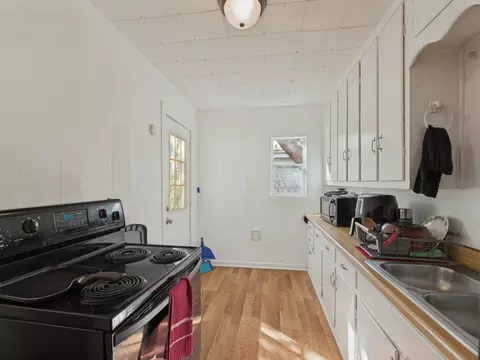 Kitchen - 2009 Pecan St, Commerce, TX 75428 photo 4 of 4