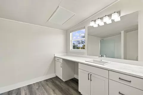 Bath - 611 Austin St, Cisco, TX 76437 photo 1 of 3