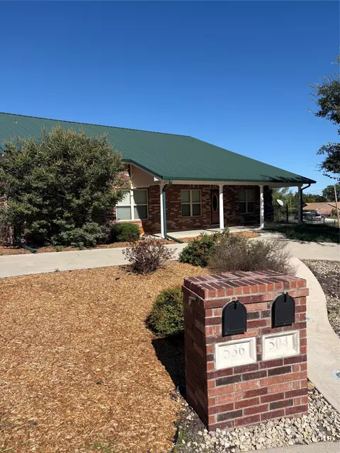 504 Balboa Dr E, Runaway Bay, TX 76426