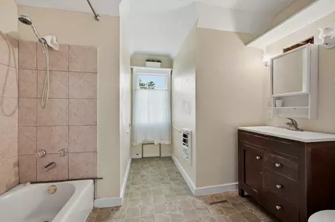 Bath - 714 E 9th St, Bonham, TX 75418 photo 2 of 2