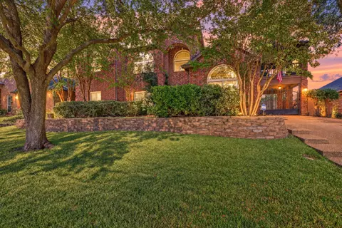 204 Castle Hill Dr, Burleson, TX 76028