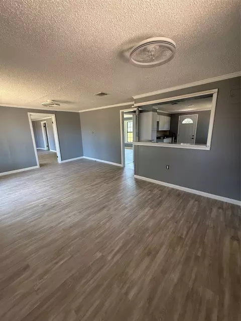 206 11th St NE, Springhill, LA 71075 photo 3