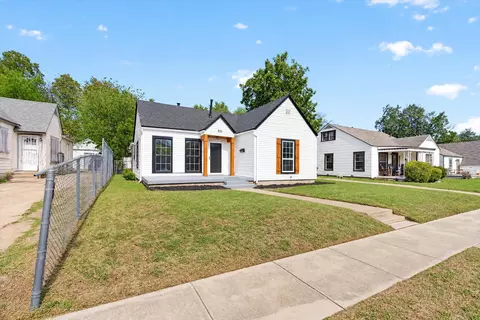 815 E Robert St, Fort Worth, TX 76104