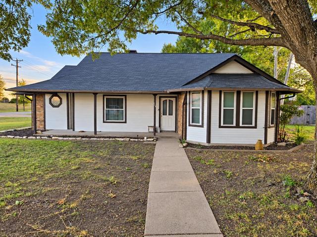 Join Me Red 113 Dove Ave, Red Oak, TX 75154 | MLS# 21416205 | 35 Photos - Movoto