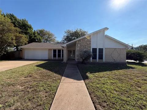 5700 Bermuda Dr, North Richland Hills, TX 76180