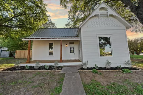 307 Avenue D, Clifton, TX 76634