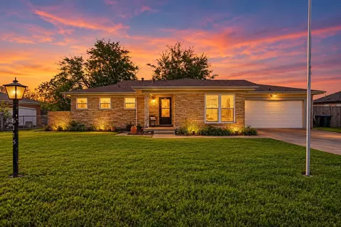6115 Overlake Dr, Fort Worth, TX 76135