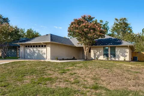 4113 Hemlock St, Fort Worth, TX 76137