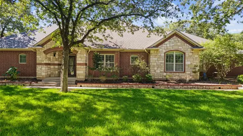 6104 Temple Oaks Ct, Granbury, TX 76049