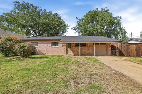 1902 Alan A Dale Rd, Arlington, TX 76013