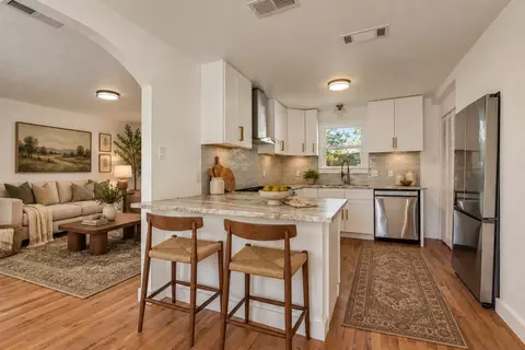 927 S Franklin St, Dallas, TX 75211