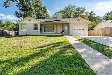 1018 Woodland Dr, Palestine, TX 75801