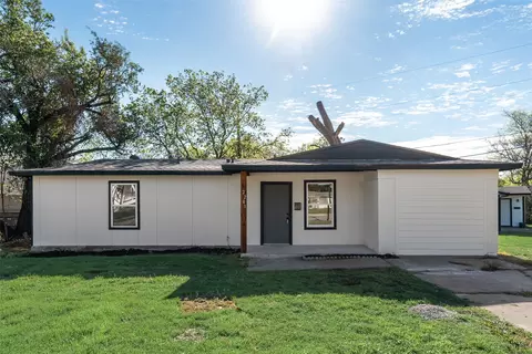 2201 Carruthers Dr, Fort Worth, TX 76112