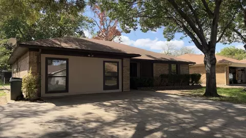 749 James Cir, Burleson, TX 76028
