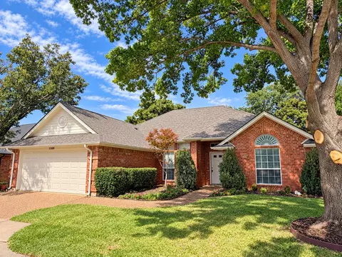 1309 Danielle Dr, Bedford, TX 76021