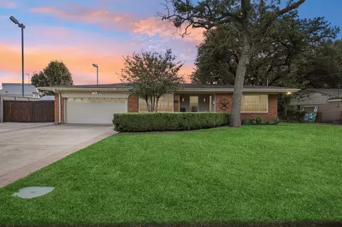 2110 Cooper Dr, Irving, TX 75061