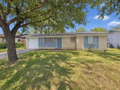 2418 Fulton Dr, Mesquite, TX 75150