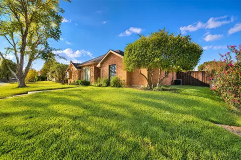 1237 Stonewall St, Garland, TX 75043