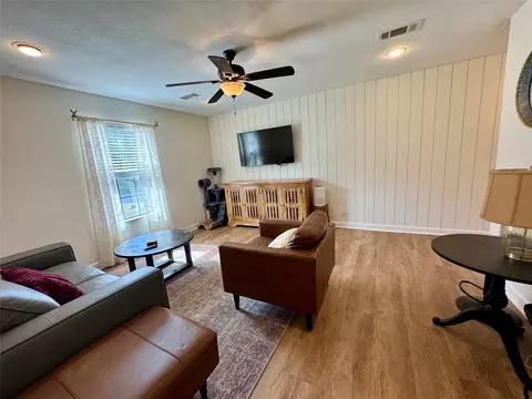 205 E Cardinal St, Ector, TX 75439 photo 3