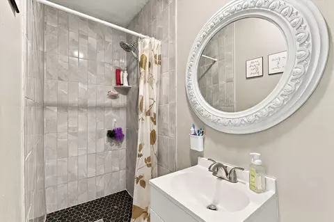 Bath - 2108 Lyle Ave, Waco, TX 76708 photo 2 of 3
