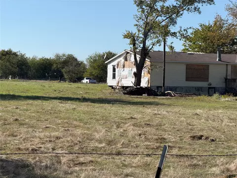 9601 1st St, Joshua, TX 76058