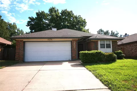 5537 Silver Maple Dr, Arlington, TX 76018