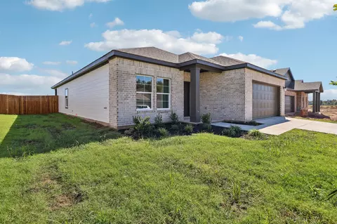Exterior - 352 Declan St, Springtown, TX 76082 photo 2 of 4
