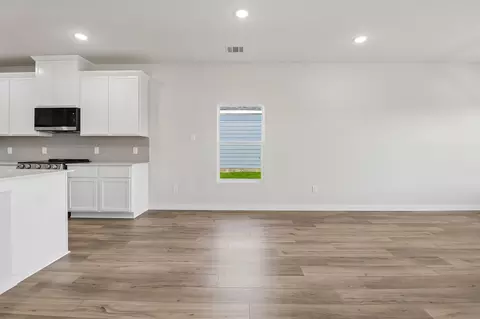 Living - 352 Declan St, Springtown, TX 76082 photo 5 of 8