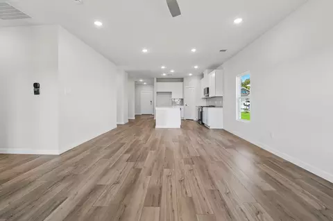 Living - 352 Declan St, Springtown, TX 76082 photo 4 of 8