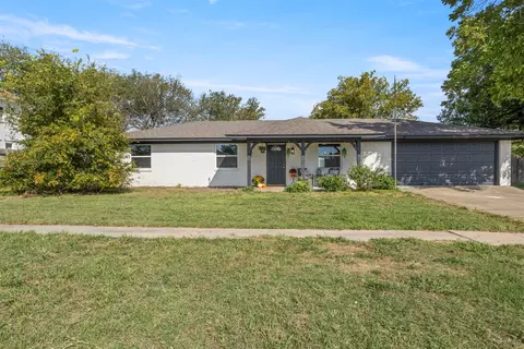 401 Peach St, Sanger, TX 76266