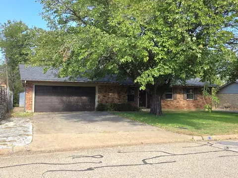 912 Penrod Dr, Granbury, TX 76048