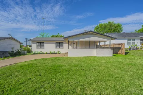 4147 Huckleberry Cir, Dallas, TX 75216