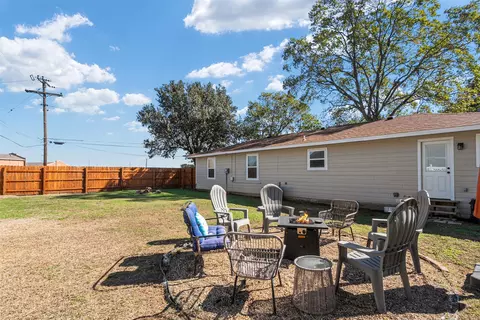 Exterior - 519 Mae Dr, Mabank, TX 75147 photo 3 of 7