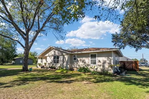 Exterior - 519 Mae Dr, Mabank, TX 75147 photo 2 of 7