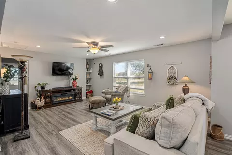 Living - 519 Mae Dr, Mabank, TX 75147 photo 2 of 3