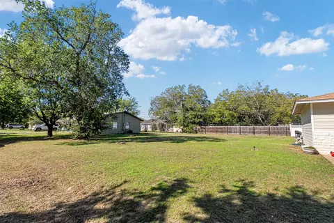 Exterior - 519 Mae Dr, Mabank, TX 75147 photo 6 of 7