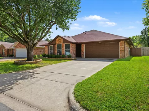 1929 Berrybrook Dr, Fort Worth, TX 76134