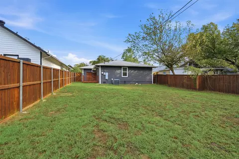 Exterior - 106 E Heron St, Denison, TX 75021 photo 3 of 5