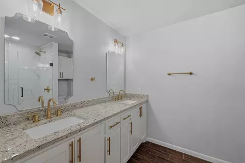 Bath - 106 E Heron St, Denison, TX 75021 photo 2 of 5