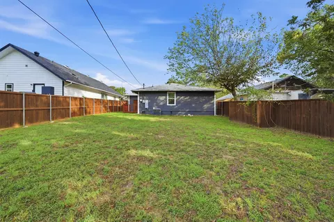 Exterior - 106 E Heron St, Denison, TX 75021 photo 4 of 5